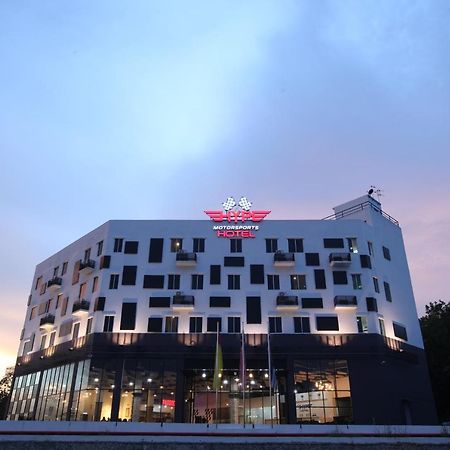 Hype Motorsport Hotel Nilai Eksteriør billede