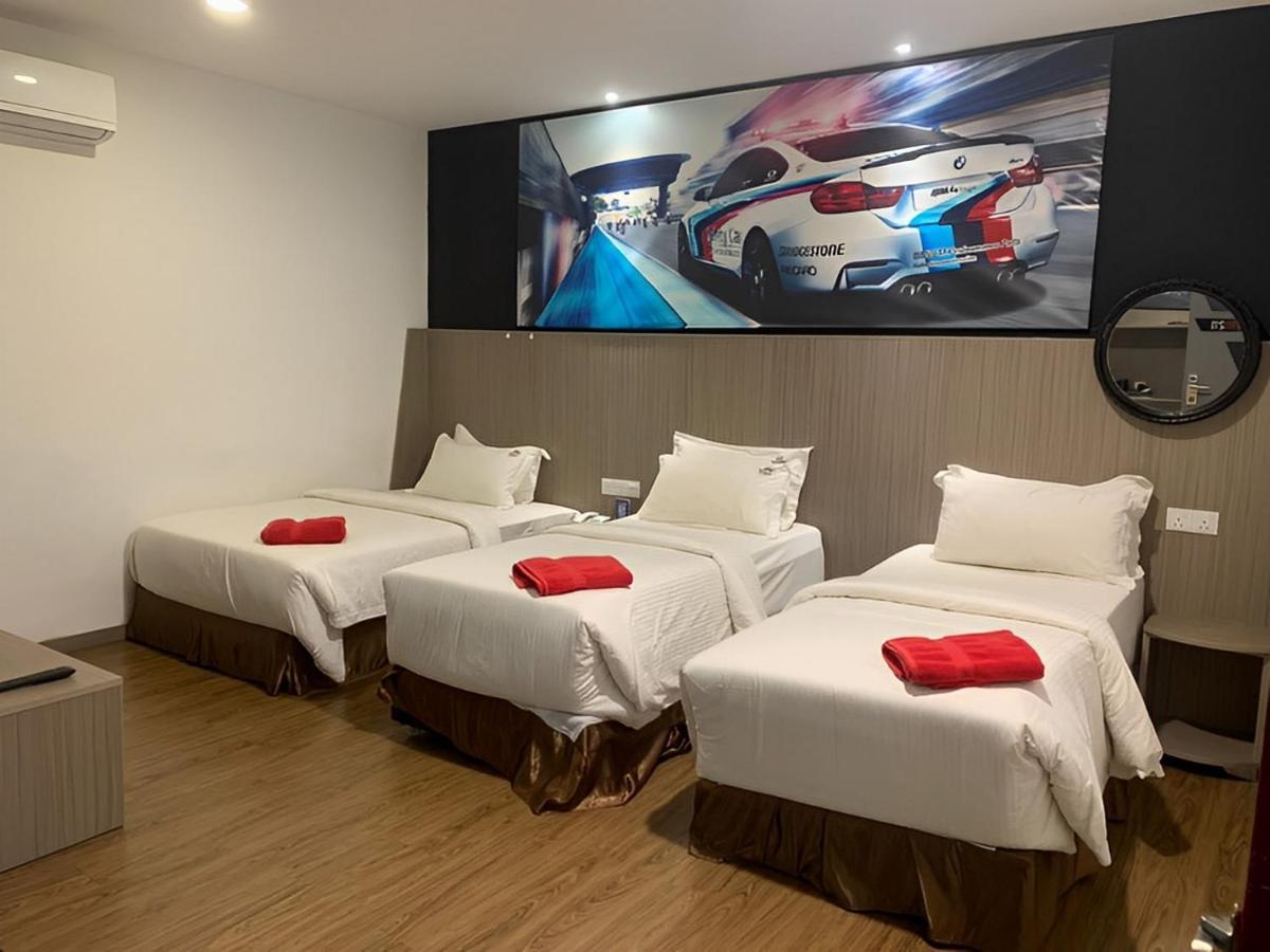 Hype Motorsport Hotel Nilai Eksteriør billede