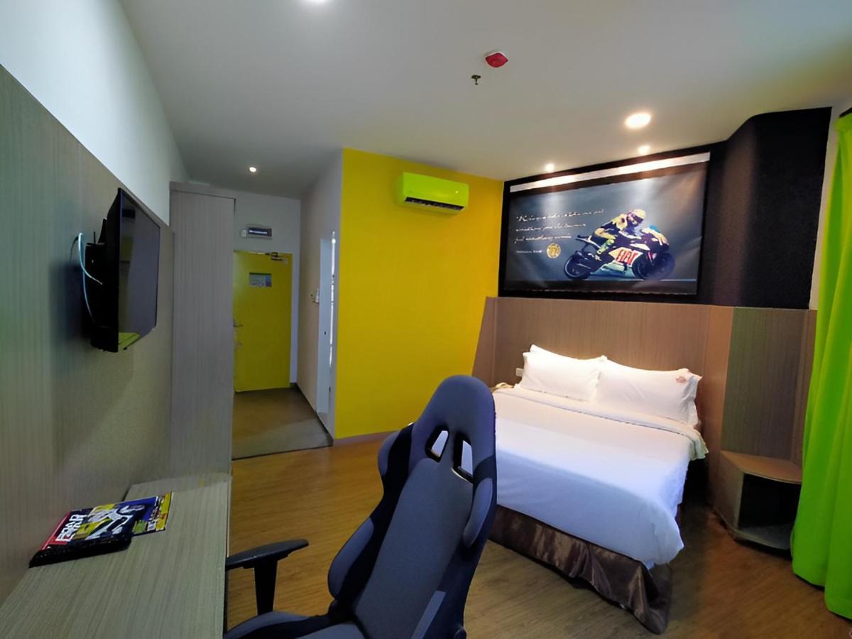 Hype Motorsport Hotel Nilai Eksteriør billede