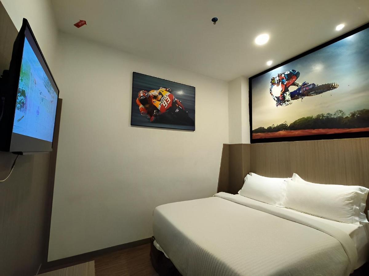 Hype Motorsport Hotel Nilai Eksteriør billede