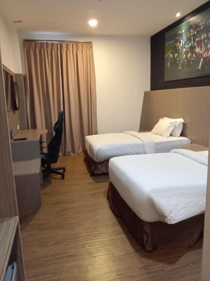 Hype Motorsport Hotel Nilai Eksteriør billede