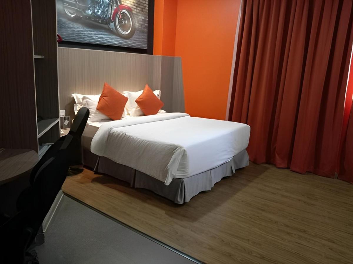 Hype Motorsport Hotel Nilai Eksteriør billede