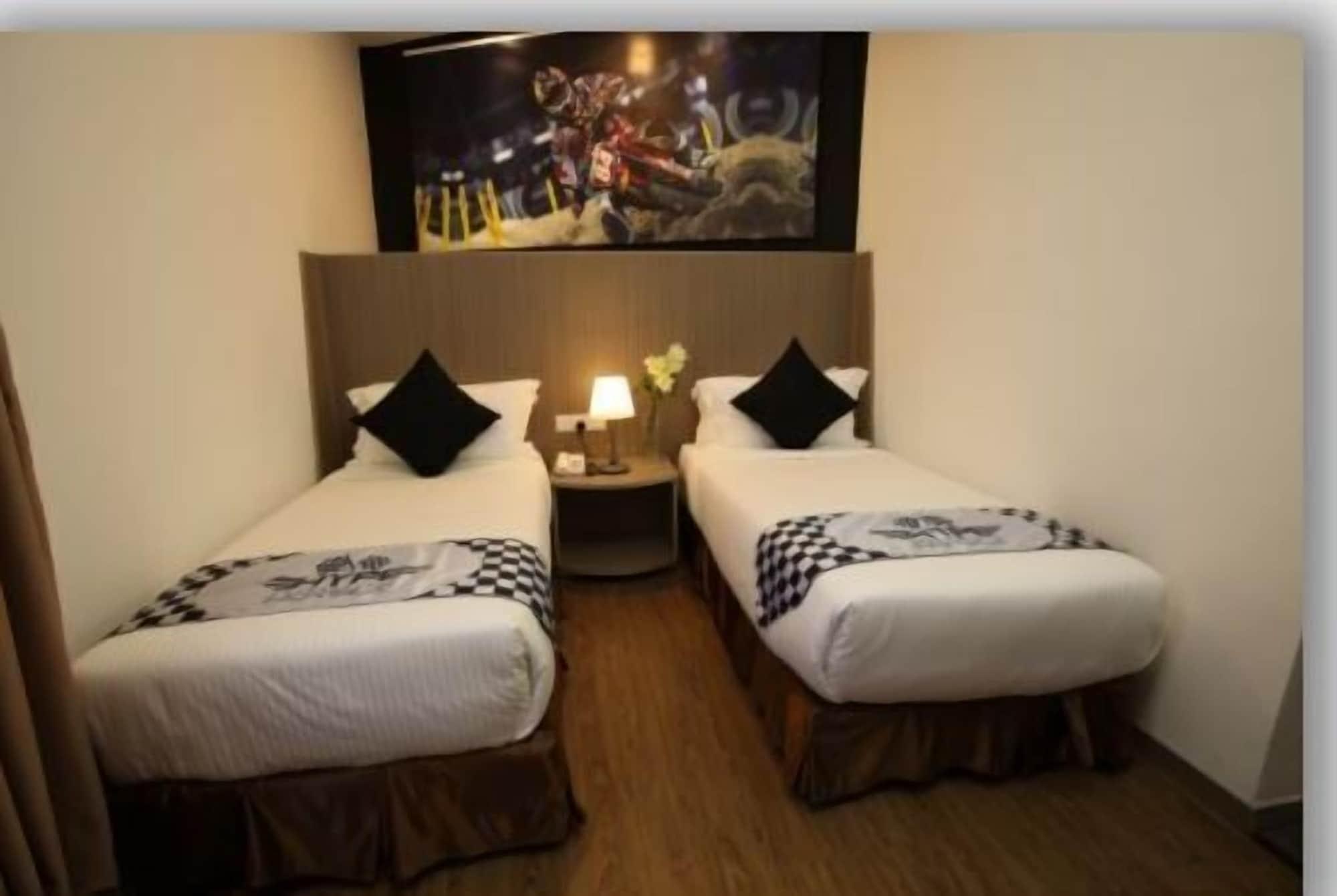 Hype Motorsport Hotel Nilai Eksteriør billede