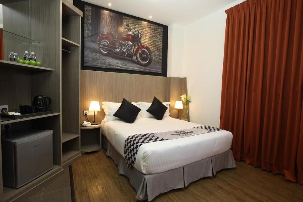 Hype Motorsport Hotel Nilai Eksteriør billede