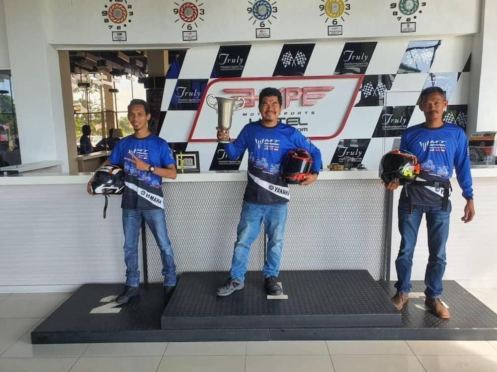 Hype Motorsport Hotel Nilai Eksteriør billede