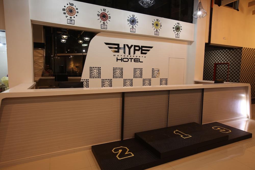 Hype Motorsport Hotel Nilai Eksteriør billede