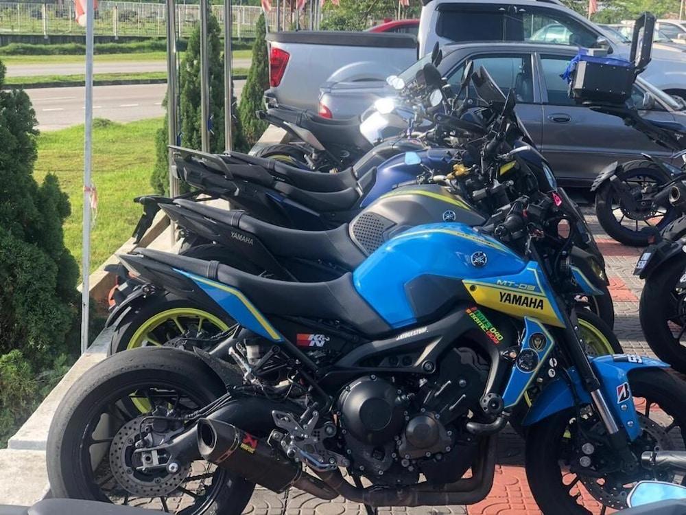 Hype Motorsport Hotel Nilai Eksteriør billede