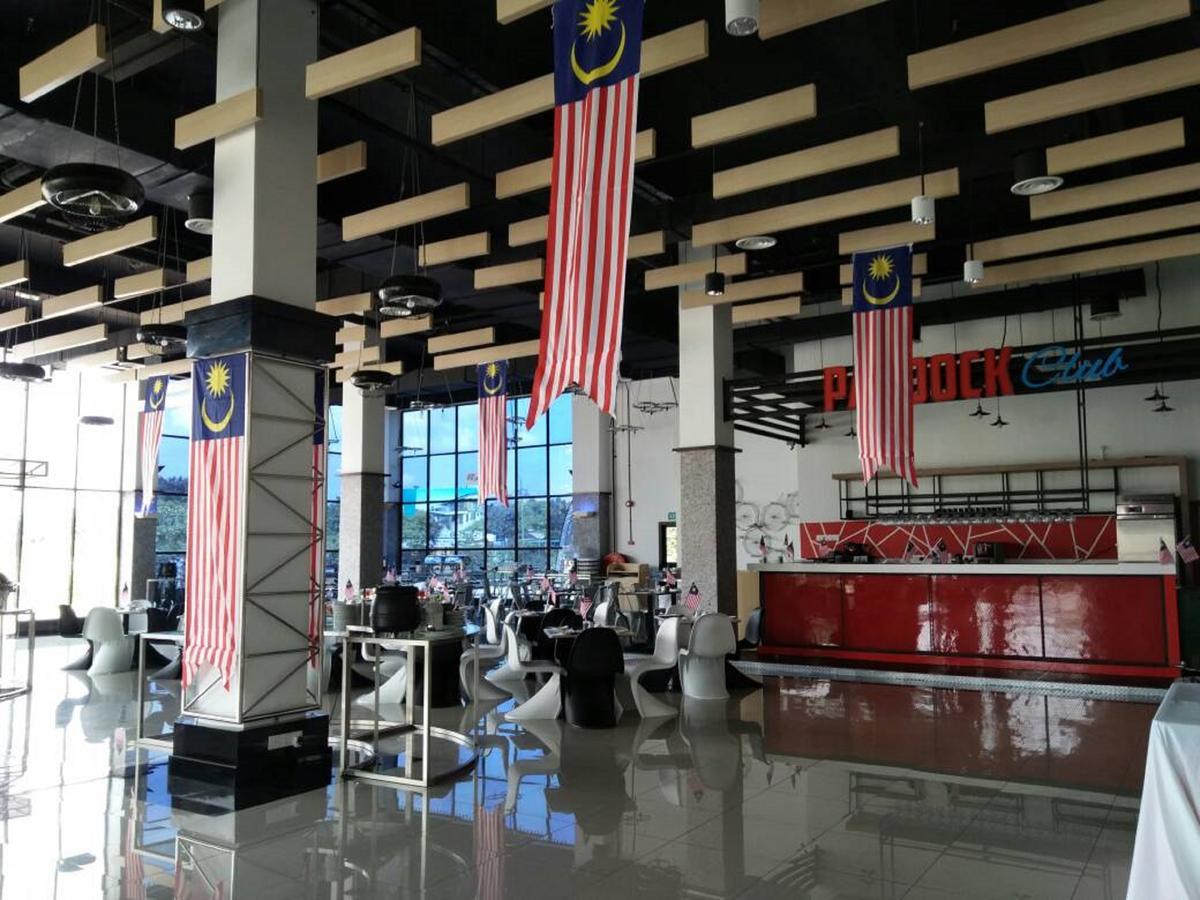 Hype Motorsport Hotel Nilai Eksteriør billede