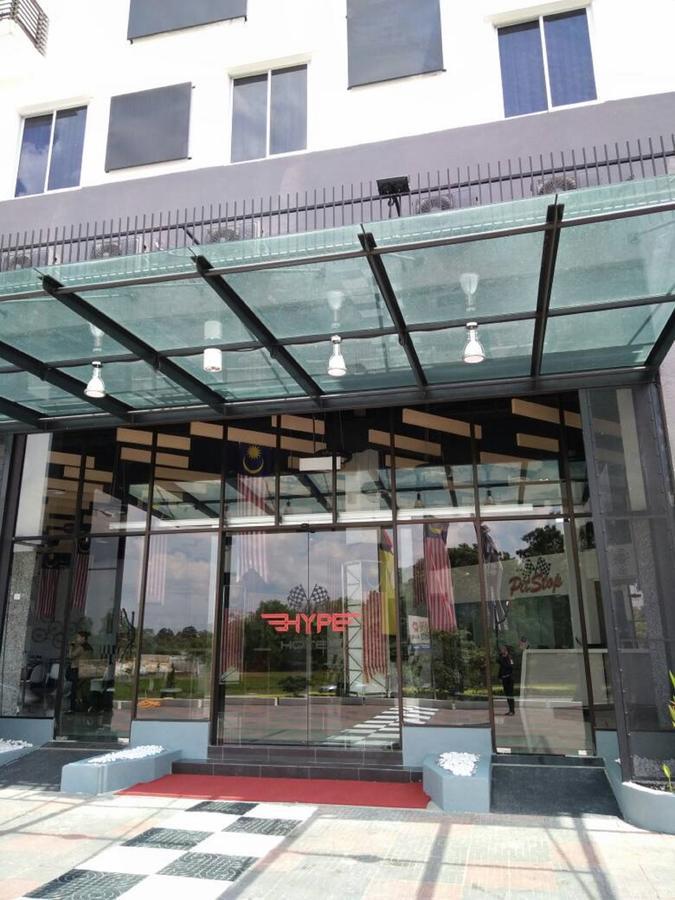 Hype Motorsport Hotel Nilai Eksteriør billede