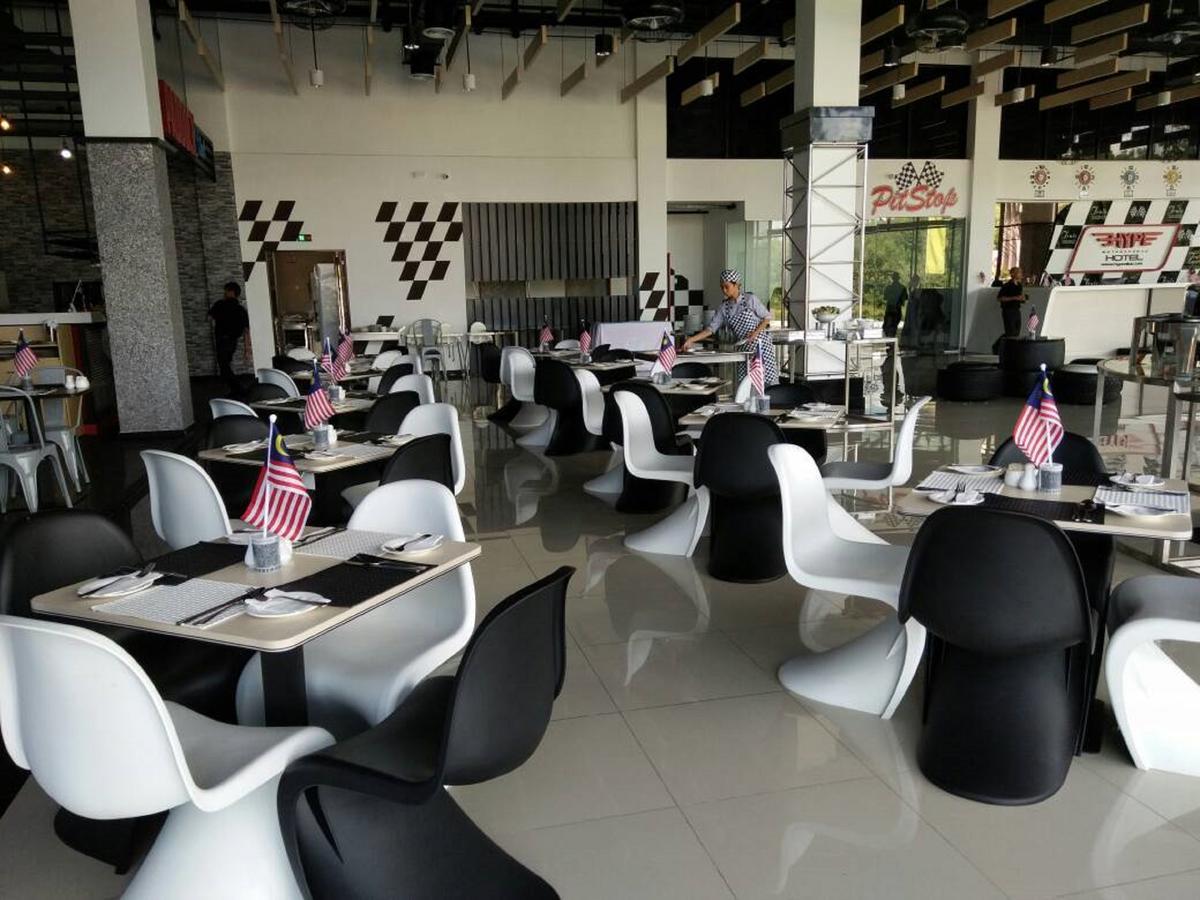 Hype Motorsport Hotel Nilai Eksteriør billede