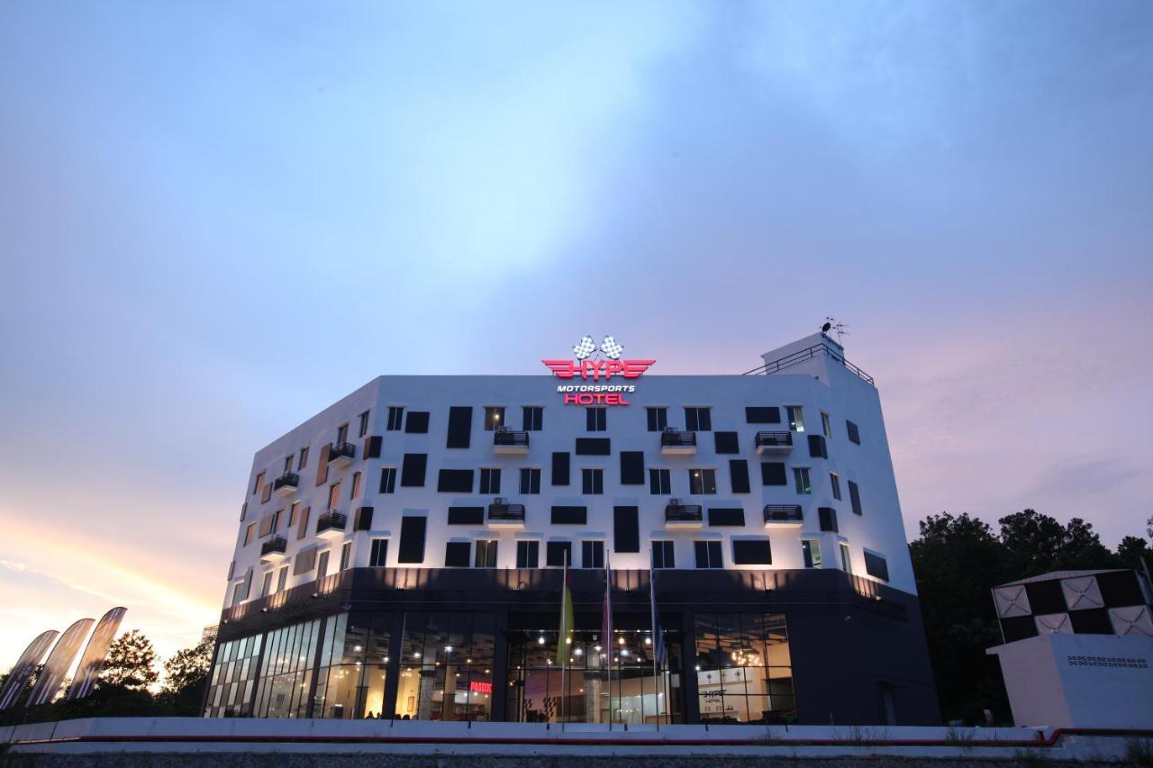 Hype Motorsport Hotel Nilai Eksteriør billede